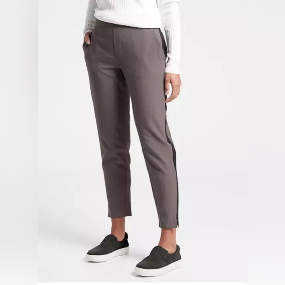 Athleta Pants - Athleta Size 6  Brooklyn Ankle Pant Brown Gray Plaid Elastic Waist Business
